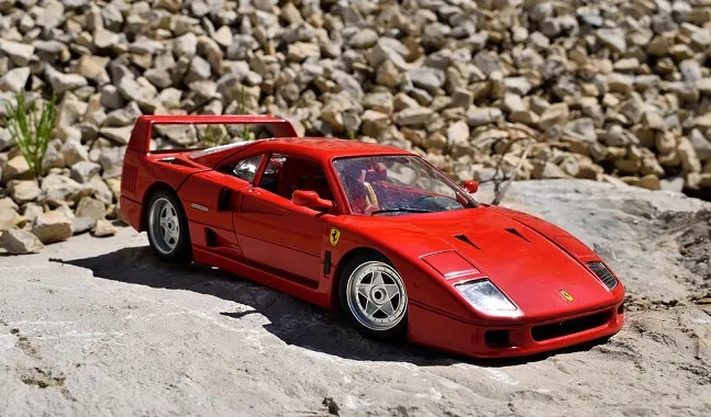 Giochi d’auto: piste e automobili radiocomandate