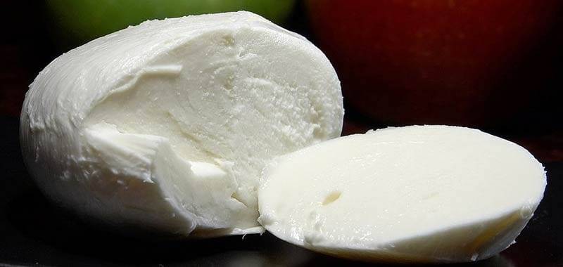 Come si riconosce un’autentica mozzarella di bufala?
