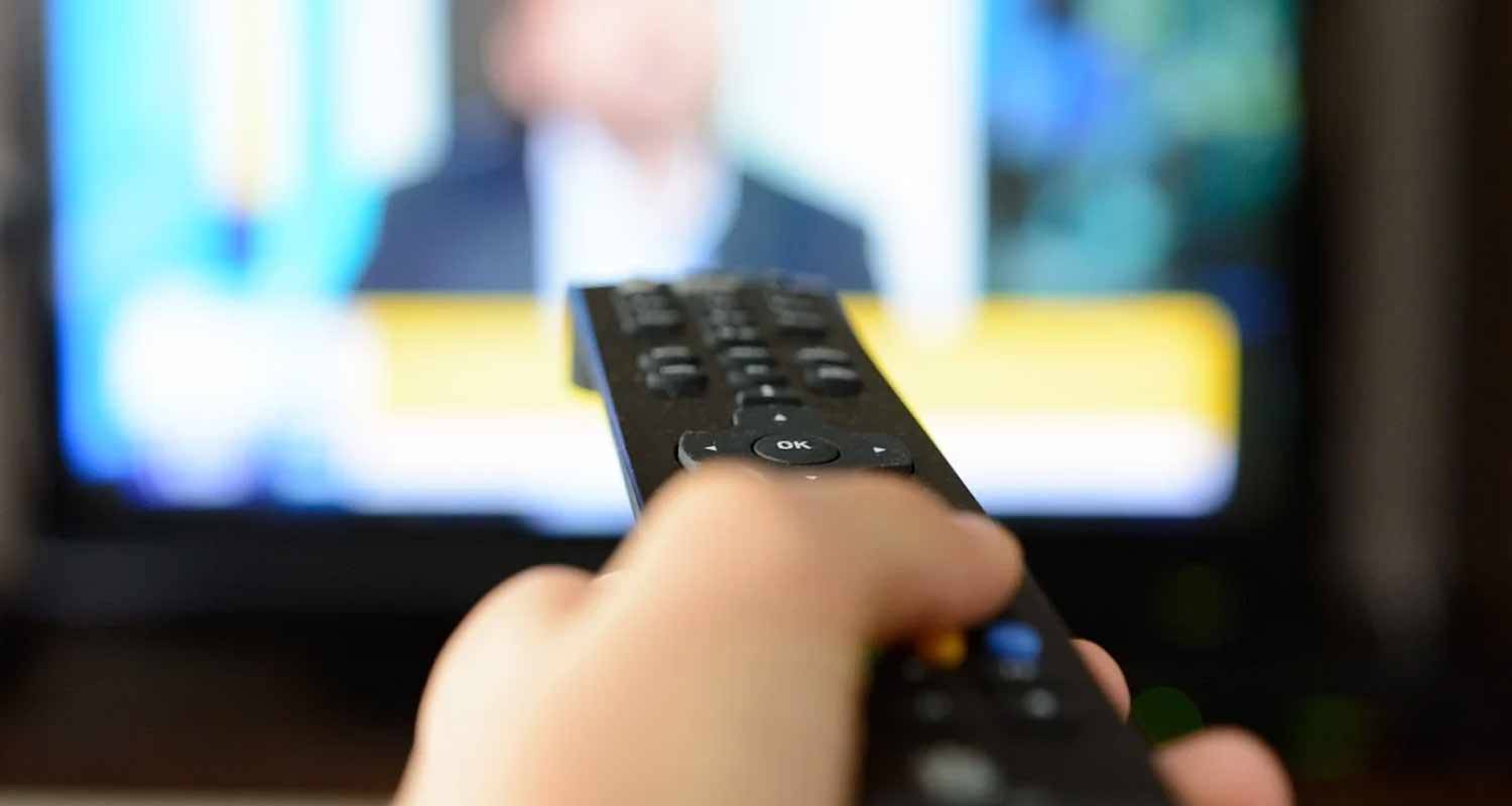 Guardare la TV: Ecco le cattive abitudini che devi modificare