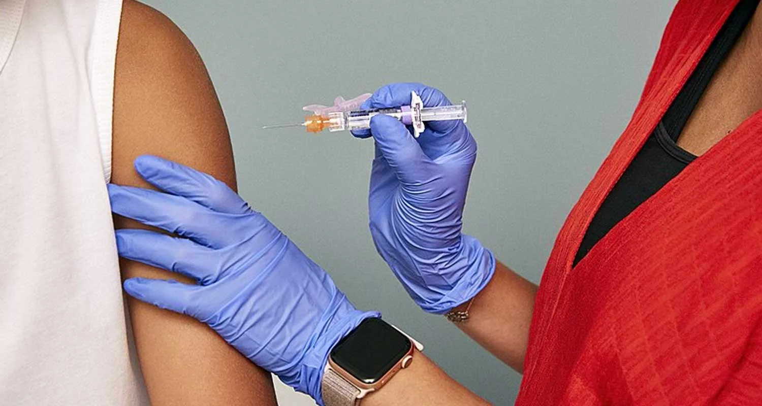 Dolore al braccio dopo il vaccino ecco la causa