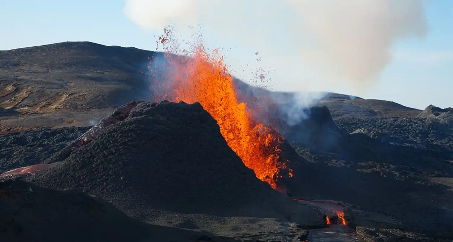 Qual e la differenza tra magma e lava vulcanica