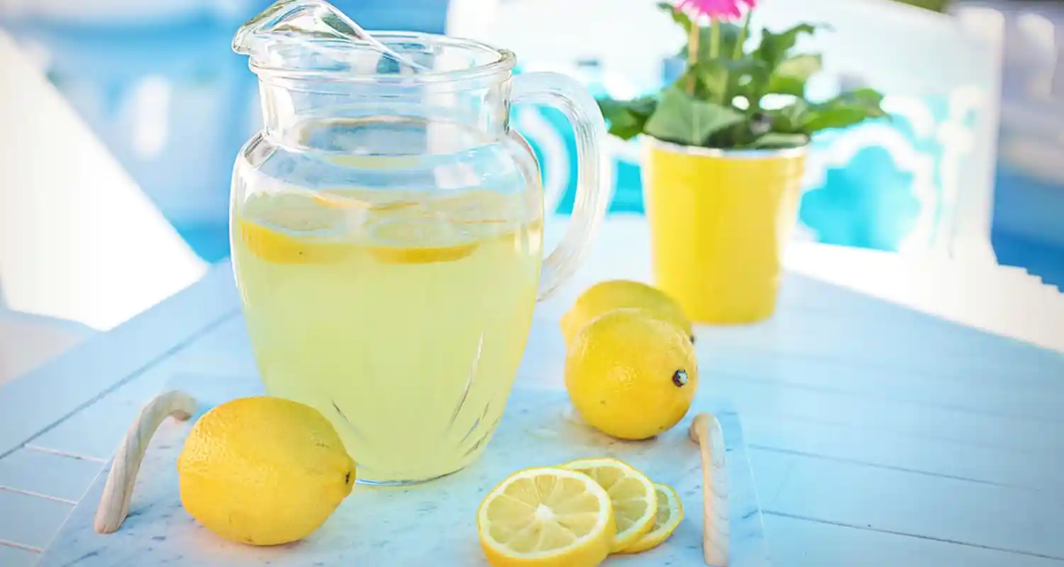 Bere acqua e limone la sera fa dimagrire