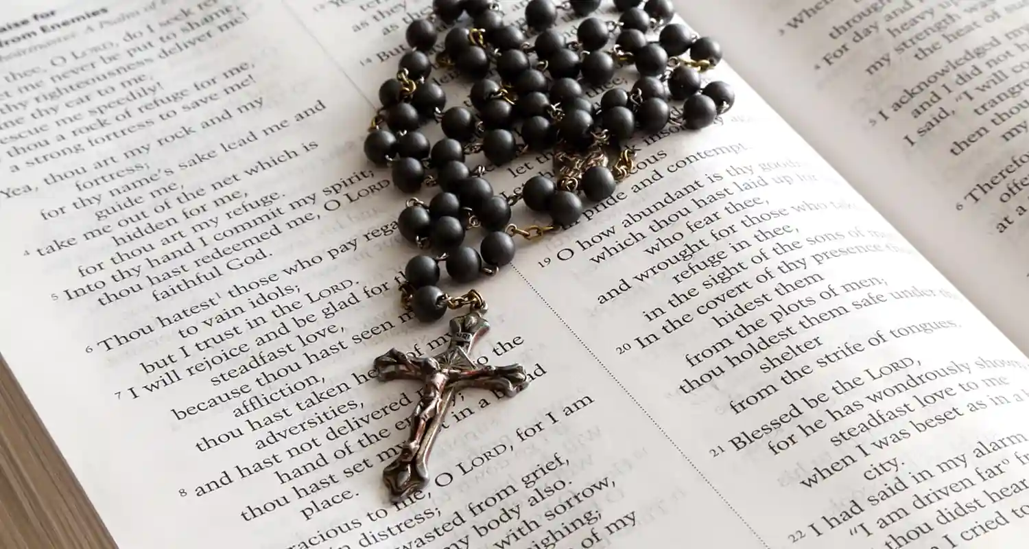 Trovare un crocifisso per terra che cosa vuol dire