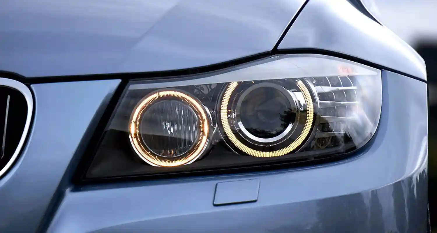 Fari Abbaglianti: Il Crescente Problema della Sicurezza Stradale
