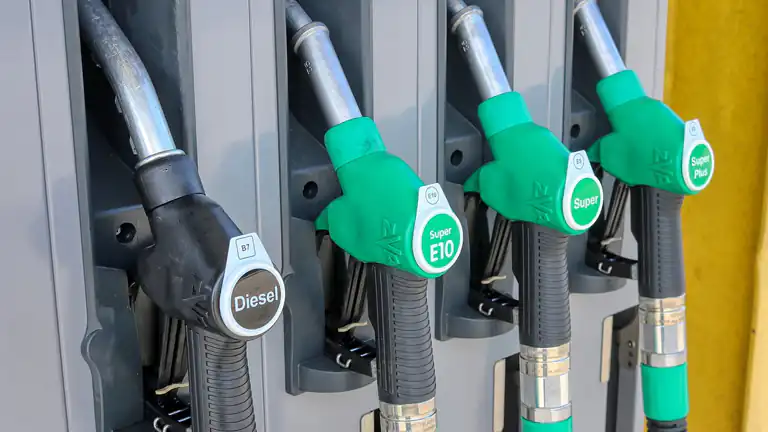 La benzina 100 ottani pulisce il motore